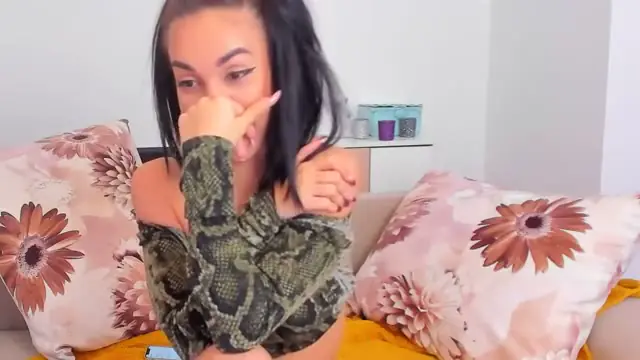 Selinnakyle - Lotion and glasses on a cozy couch