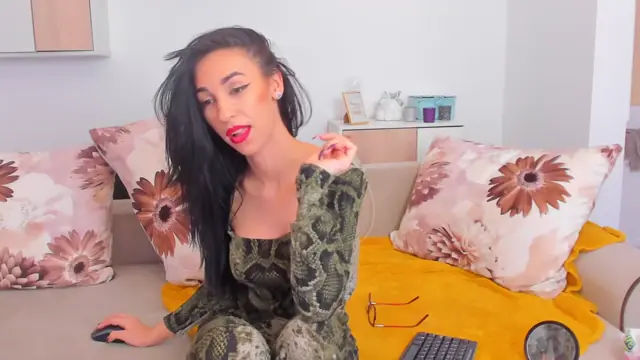 Selinnakyle - Tattooed brunette in snakeskin on a yellow blanket